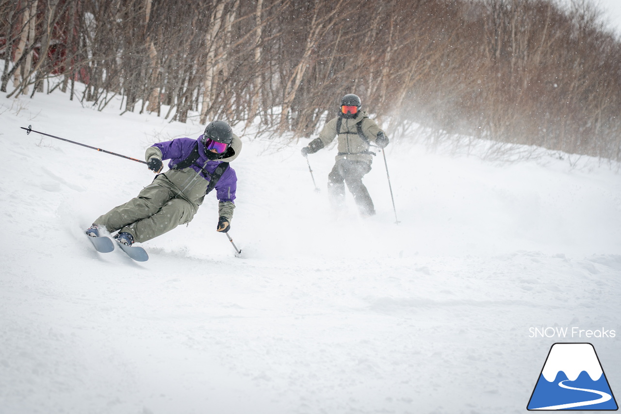 サッポロテイネ｜プロスキーヤー・中西太洋さんが、今季 SNOW Freaks 初登場。コンディション良好なゲレンデ＆パウダーを滑る、そして、撮る！